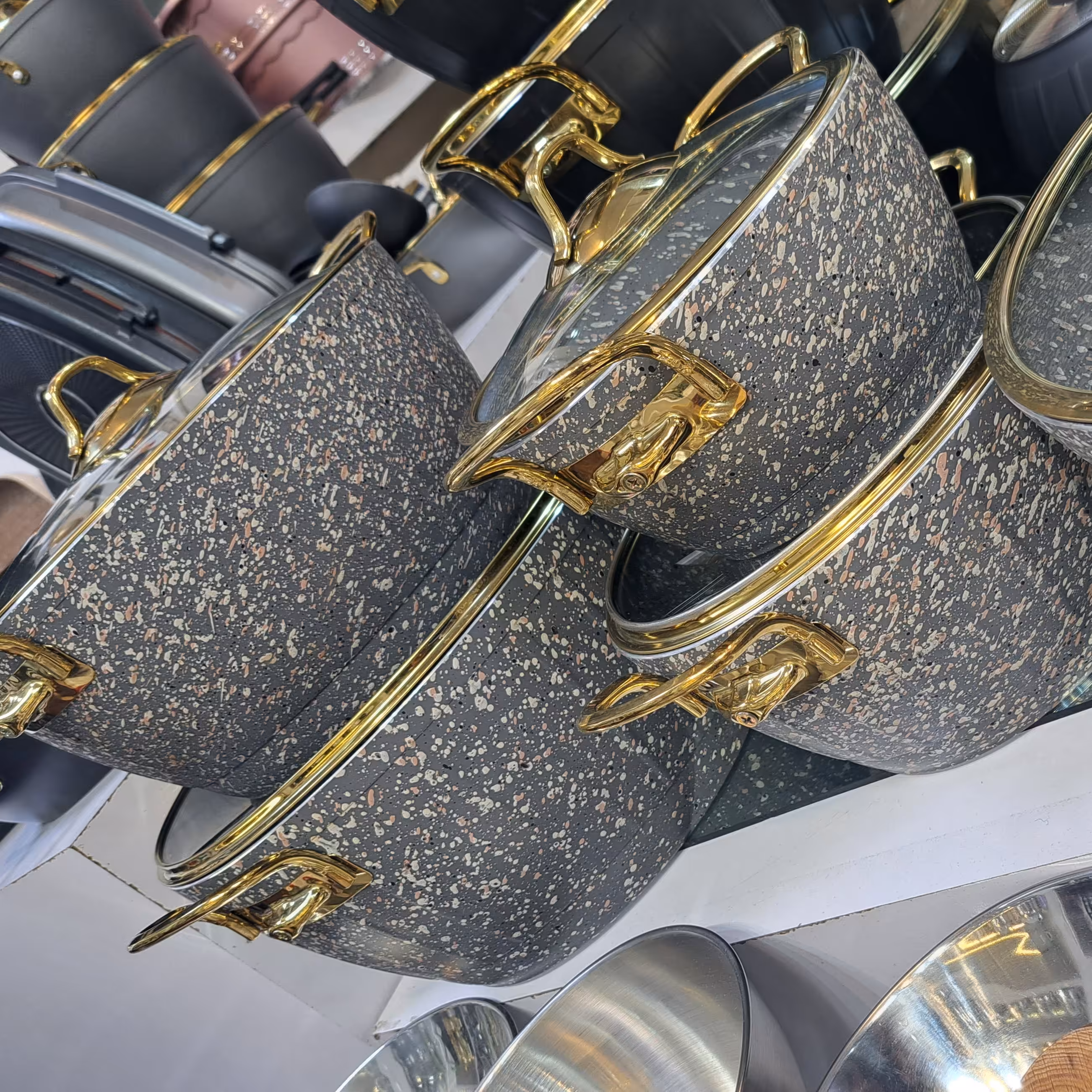 سرویس قابلمه چدن گرانیتی 11 پارچه  قالب ویولا برند اویز پلاس رنگ طوسی دسته طلا