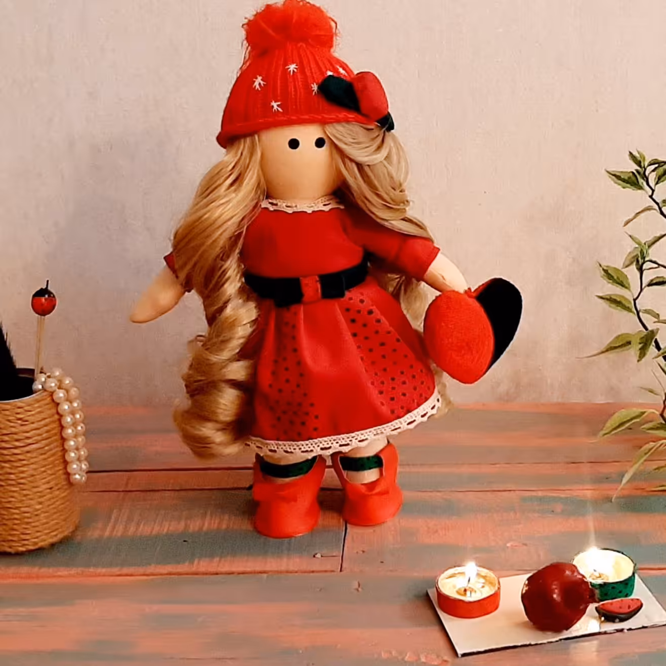 عروسک روسی با کفش چرم   مدل دلبر قد 35 سانت  خاص ترین هدیه برای عشقتان با موی فر که از دیدنش سیر نمیشی   