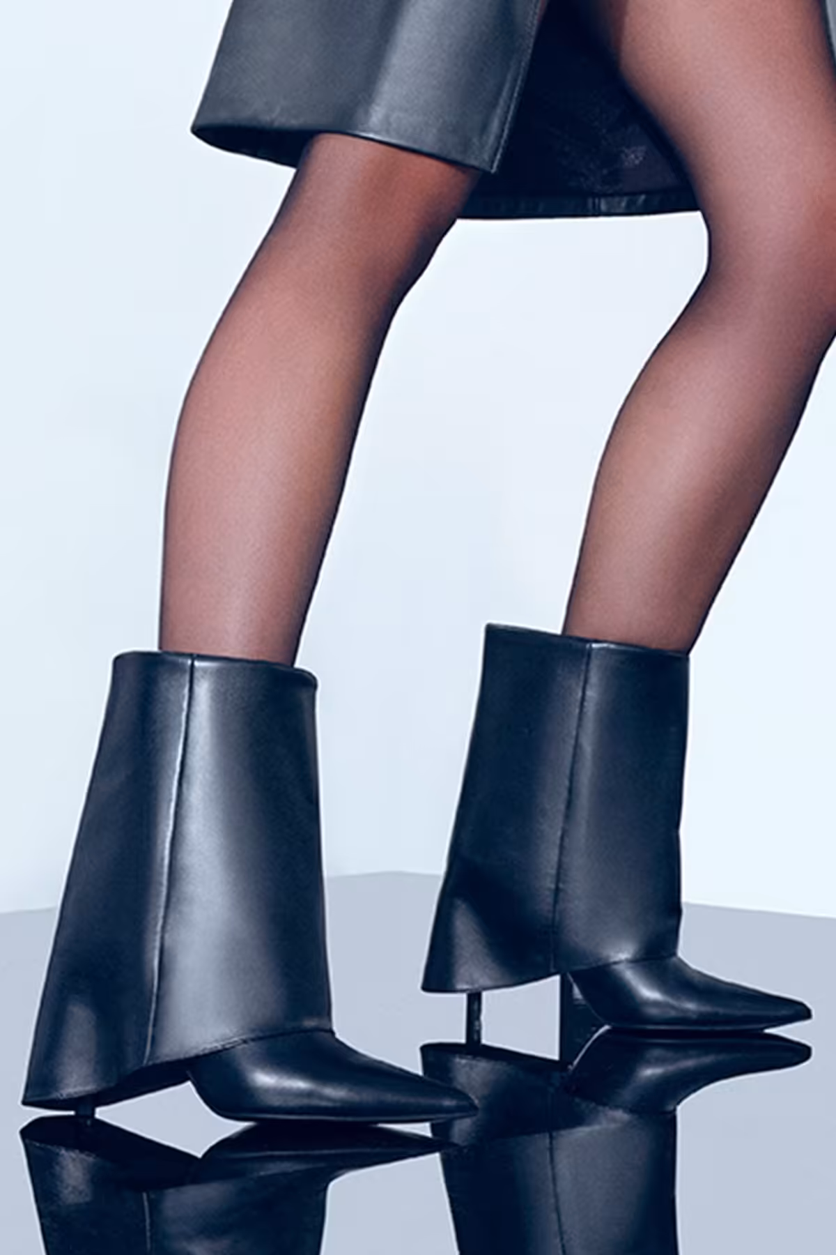 چکمه و بوت مشکی زنانه چرمی نازک سیاه اورجینال Derimod