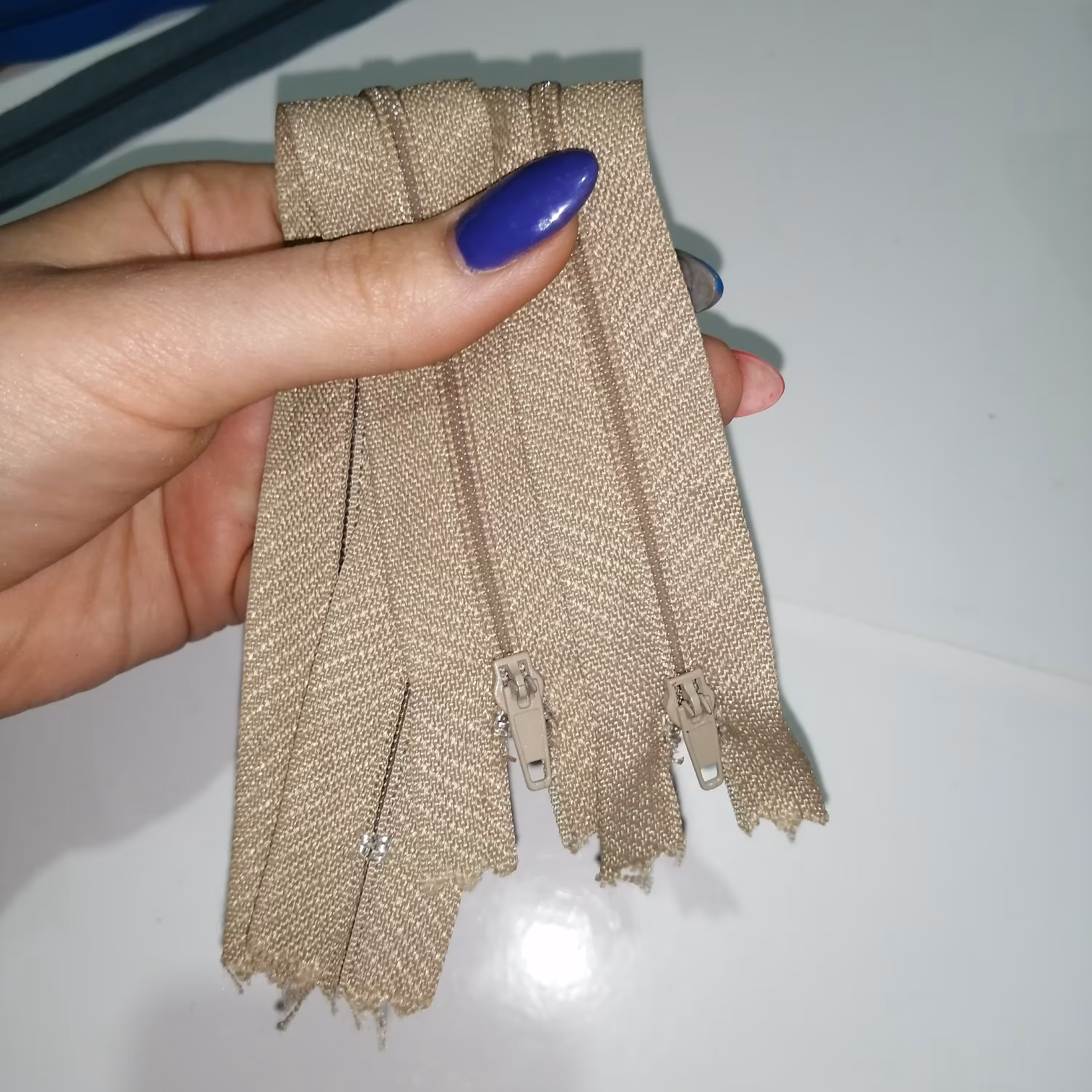 زیپ 20 سانتی کرمی پررنگ ساده 