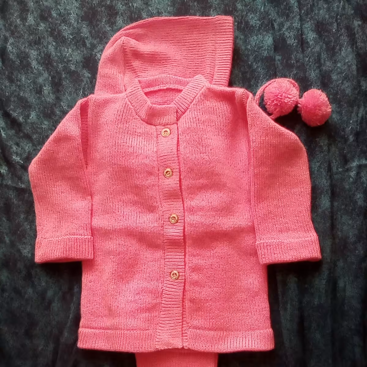 31 - کت کلاه  شلوار  سایز  6 الی  7 ماهه