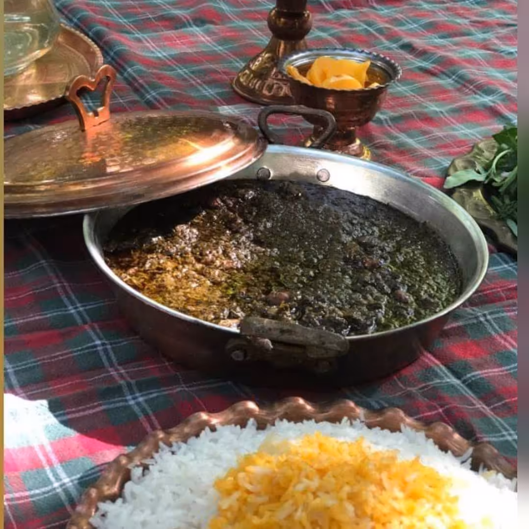 سبزی قورمه شمالی سرخ شده پرطرفدار(سبزی قرمه شمالی)