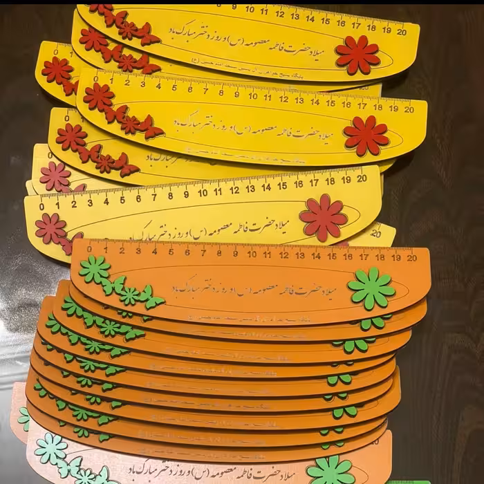 خط کش گل برجسته ام دی اف سایز خط کش و رنگ  حتی متن داخلش قابل تغییر 