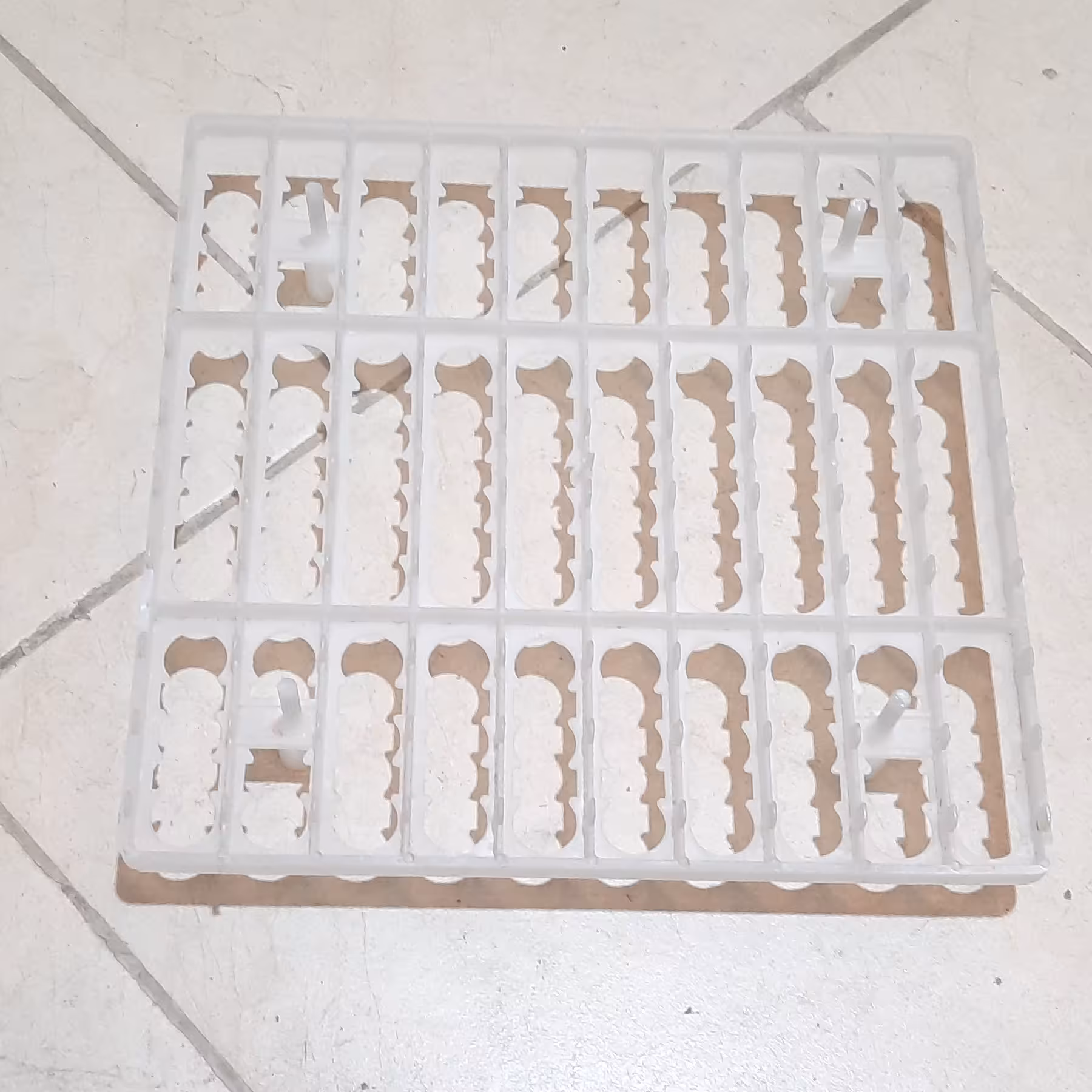 شانه بلدرچین دستگاه جوجه کشی