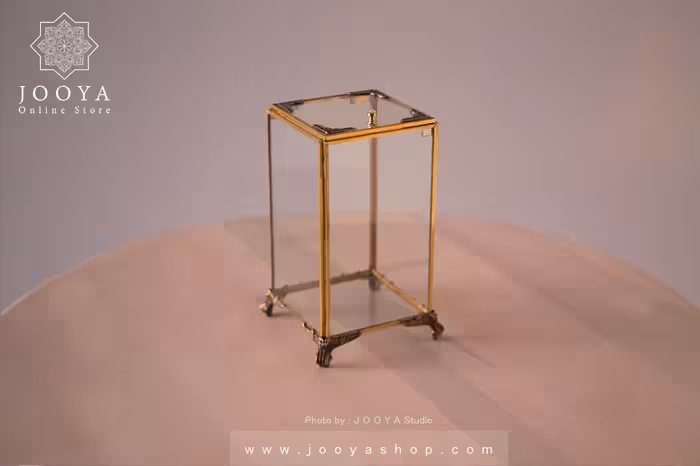 باکس شیشه‌ای کارویت ایستاده