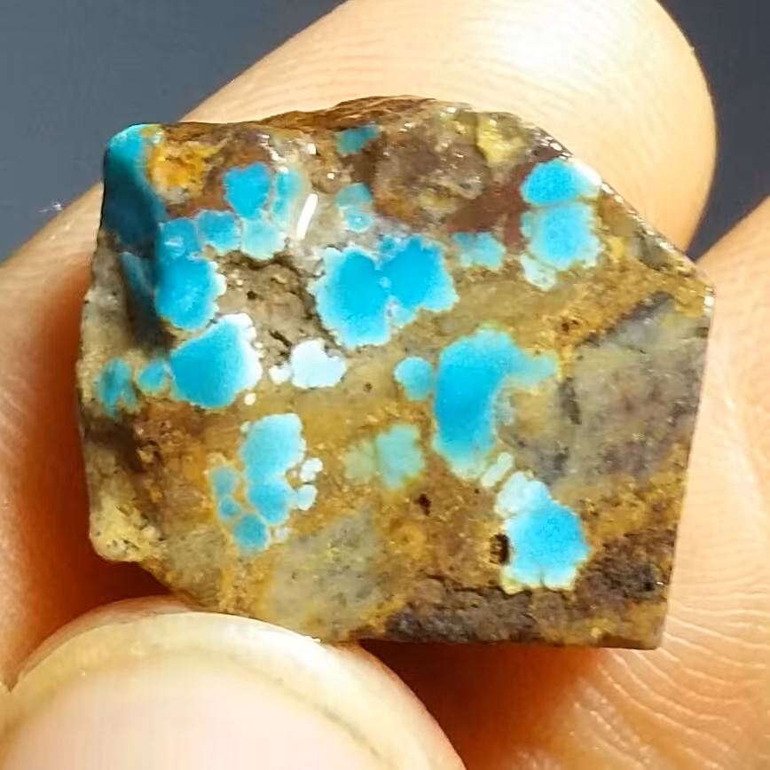 سنگ راف حبه فیروزه اصل نیشابور آبی بسیار خوش رنگ صد در صد طبیعی کد 11350