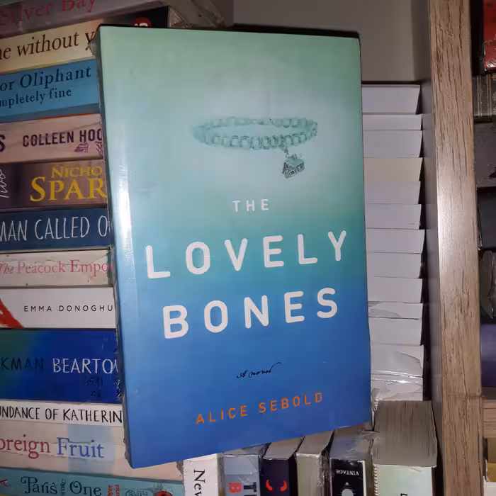کتاب زبان اصلی The Lovely Bones (استخوان های دوست داشتنی) - اثر الیس سیبولد