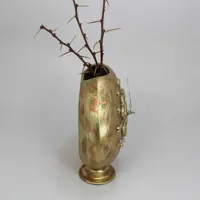 ساعت رومیزی و گلدان
