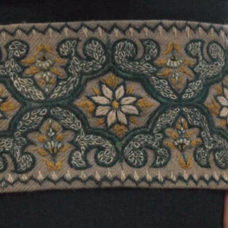 حاشیه روی لباس