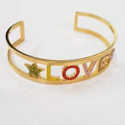 بنگل استیل با آبکاری طلا طرح Love فول نگین رنگ ثابت مناسب استفاده دائم