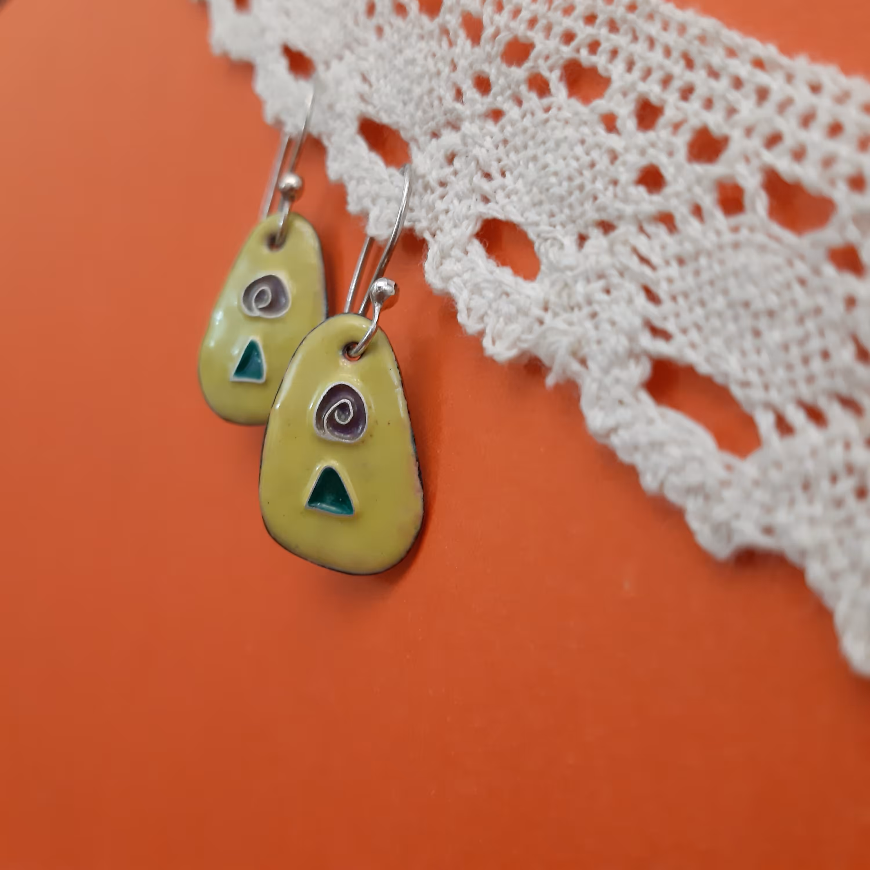 گوشواره زنانه میناکاری طرح هندسی (پس کرایه)