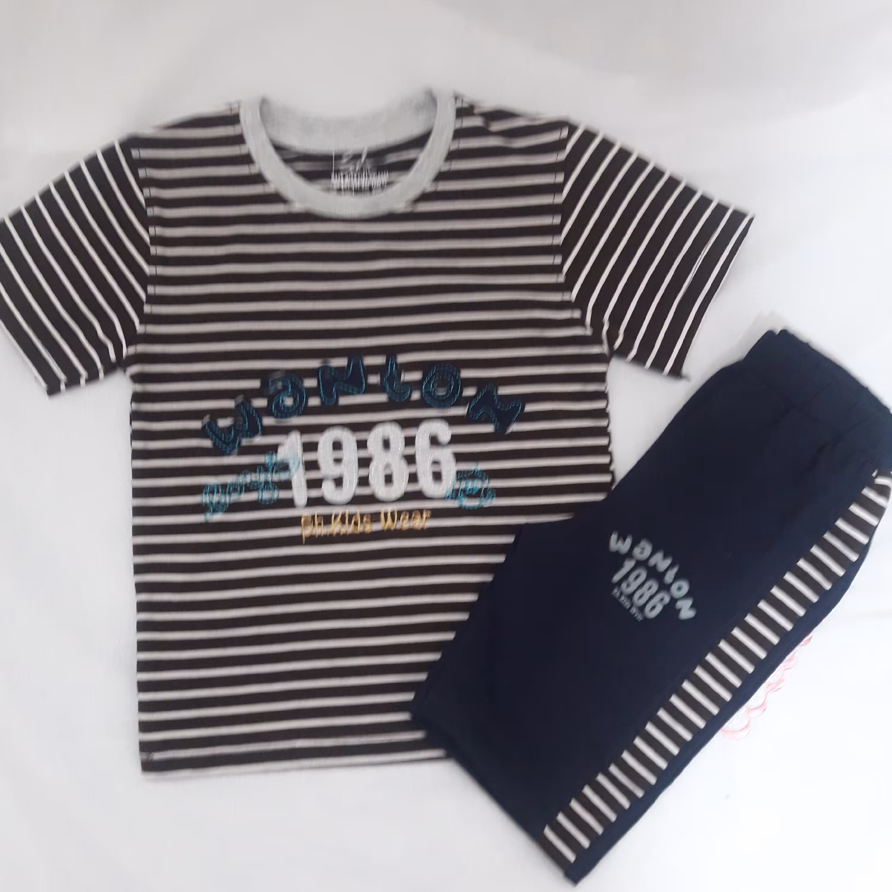 تیشرت و شلوارک پسرانه  سایز 40 و45 موجود  وتک رنگ  جنس پنبه نخ اعلا