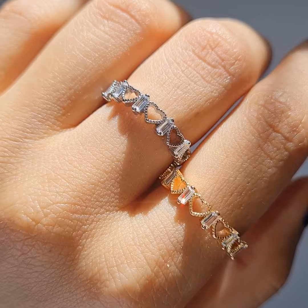 انگشتر جواهری نگین باگت قلبی