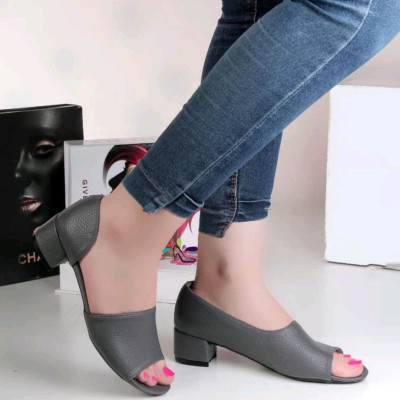 کفش پاشنه دار بغل باز
