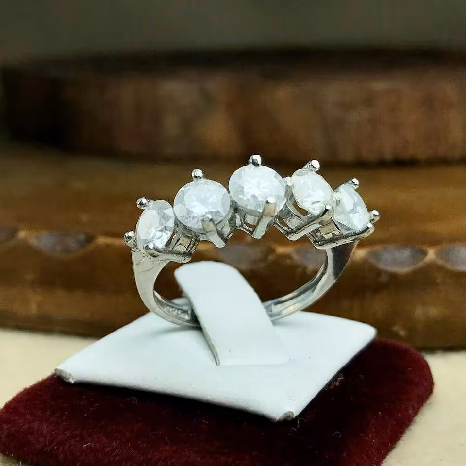 انگشترزیباوجواهری پنج نگینه موزانایت اصلی(الماس روسی)
عیار نقره928