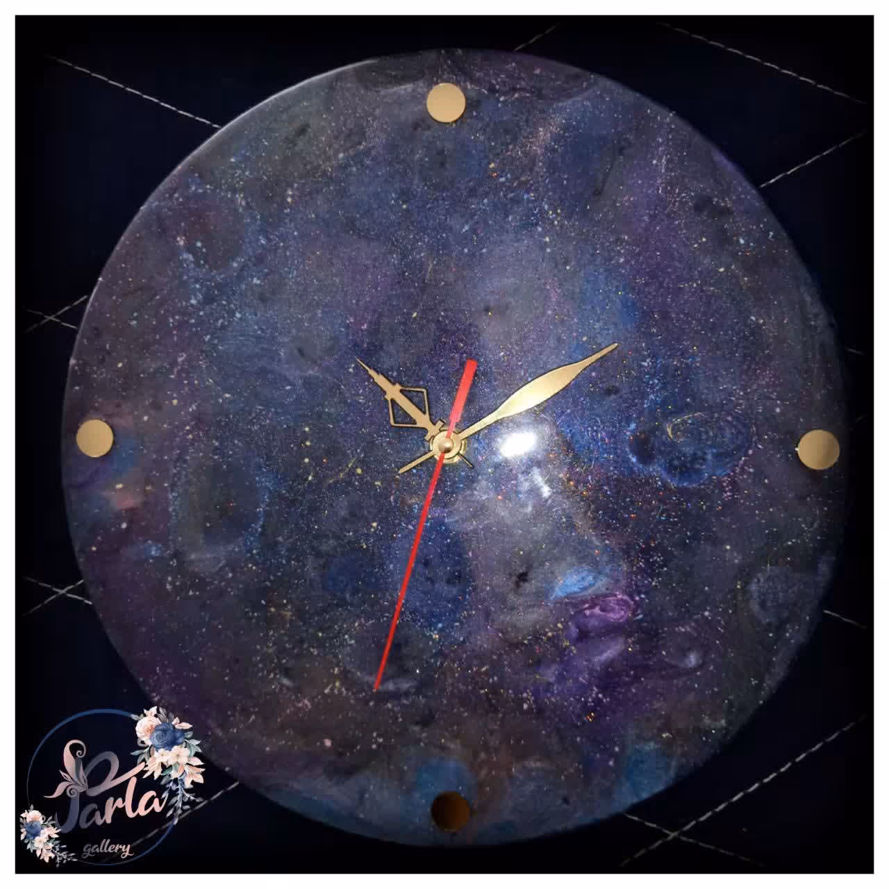 ساعت دیواری رزینی طرح کهکشان قطر 30 سانت 