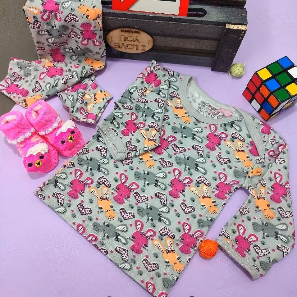 ست تیشرت و شلوارک دخترانه طرح خرگوش صورتی - سایز کوچک (2 تا 8 ماه)