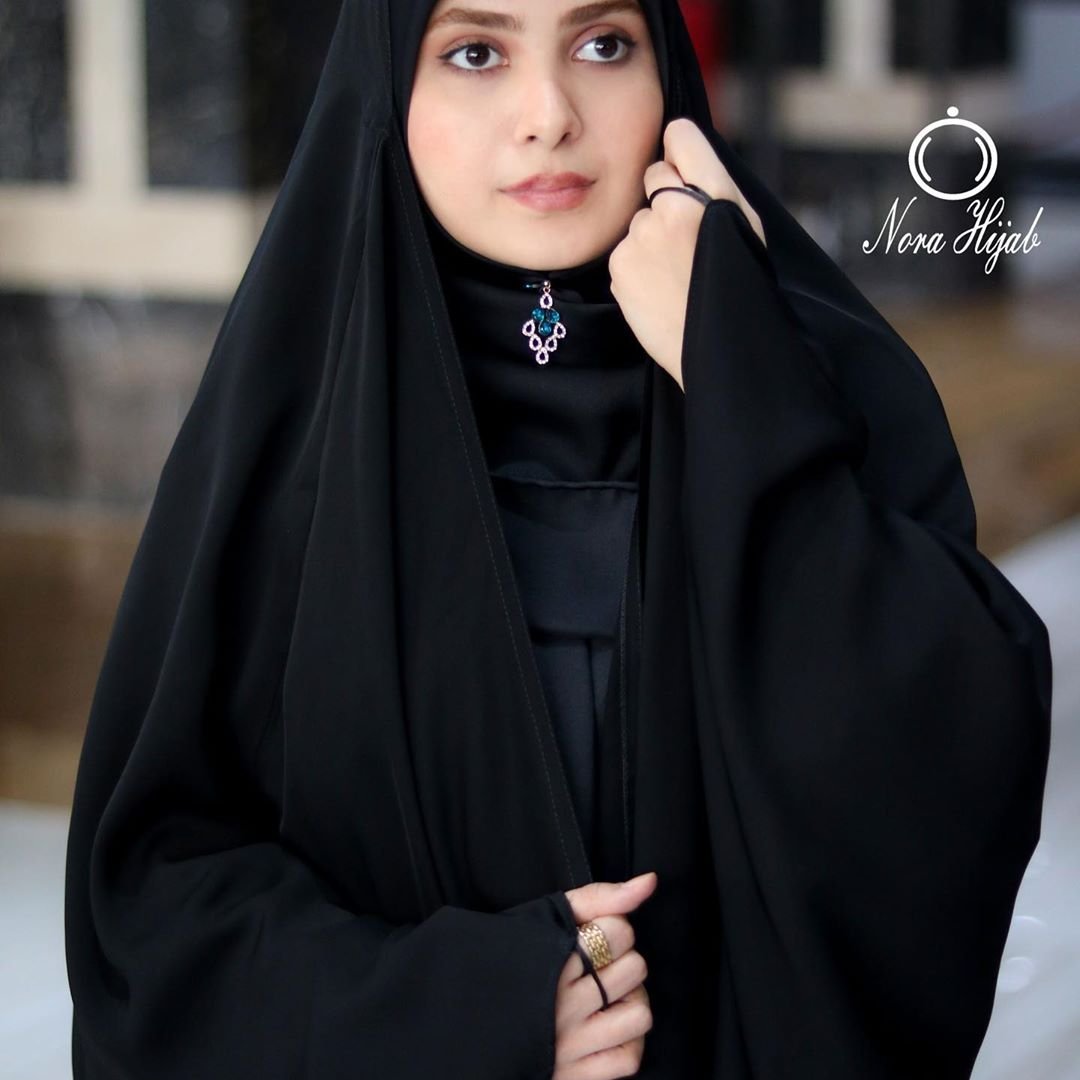 چادر عربی جده
چادر گشاد هست که از نظر پوشیدگی خیلی خوب و عالی هست جنس کرپ