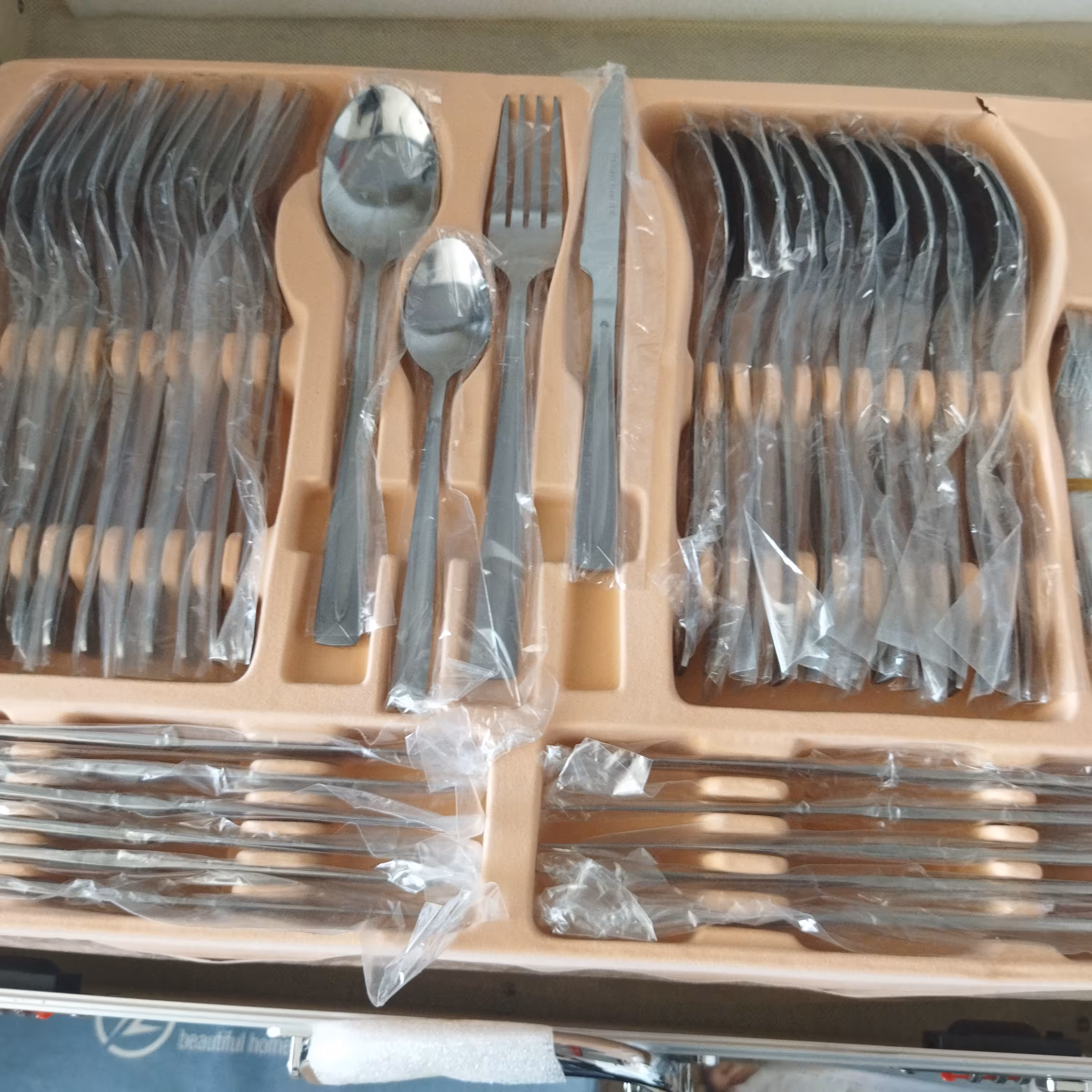 سرویس قاشق چنگال 12نفره آهن ربا گیر