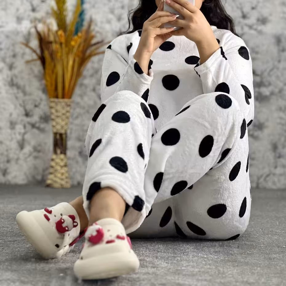 ست دو تیکه زمستانی طرح خال خالی