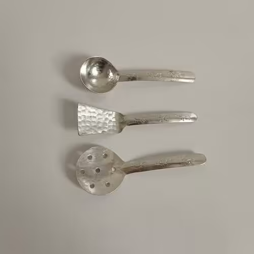 کفگیر و ملاقه و کباب زن نوزادی مسی قلع شده