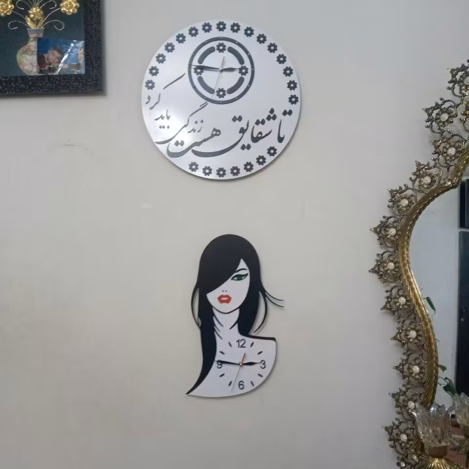 ساعت دیواری چوبی طرح شقایق