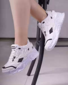 کتانی جدید.