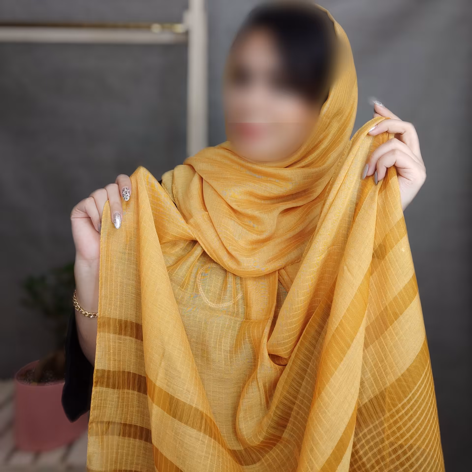 شال نخی ساده،سایز 80*200، رنگ خردلی روشن،اصلا لیز نیست،سبک و راحت،ارسال رایگان༺غرفه کالکشن نسیم༻