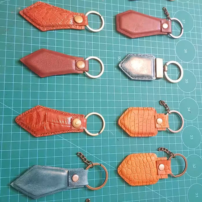 جاسوئیچی چرم اصل-سر کلیدی چرم طبیعی برند چرم پلاس