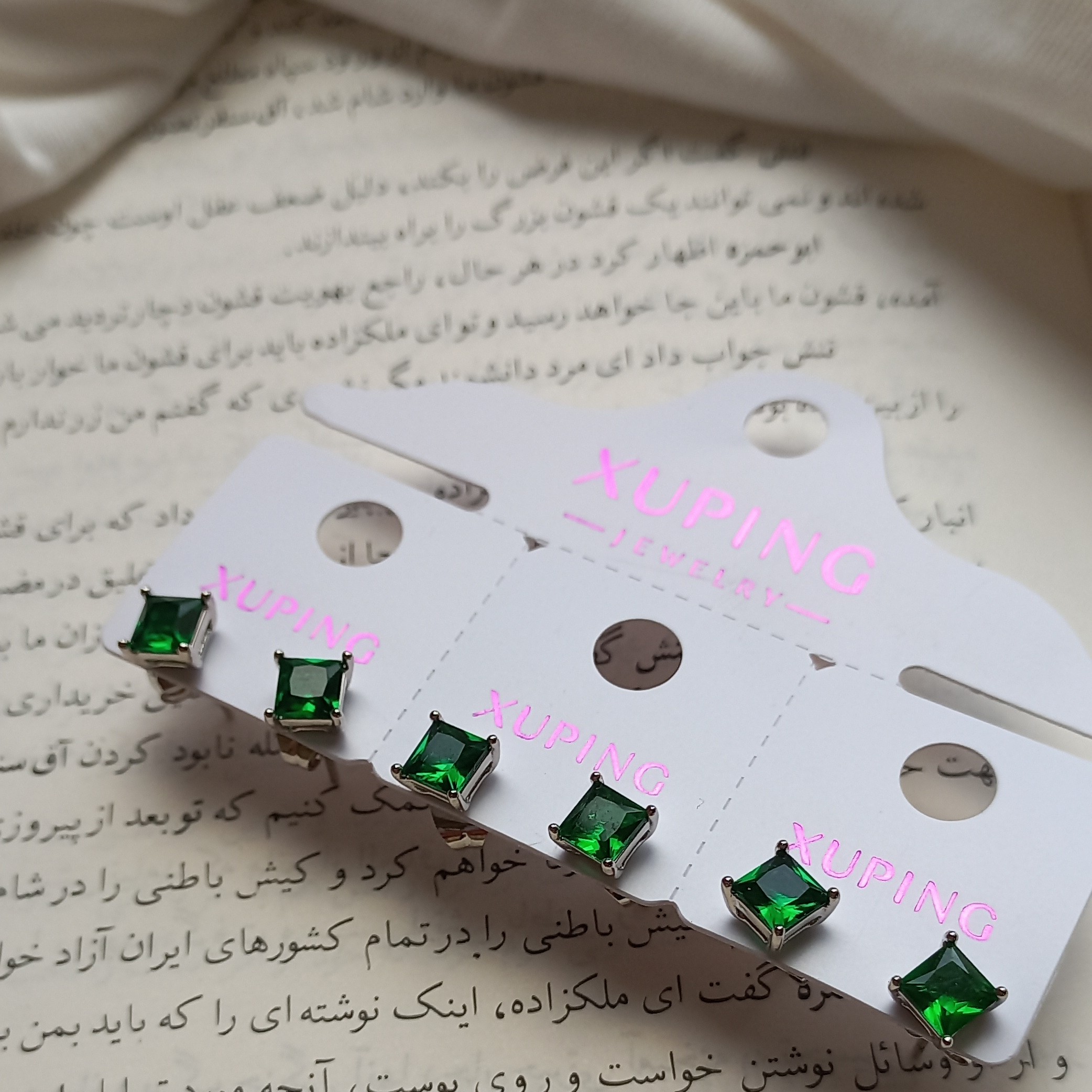 گوشواره میخی سبز