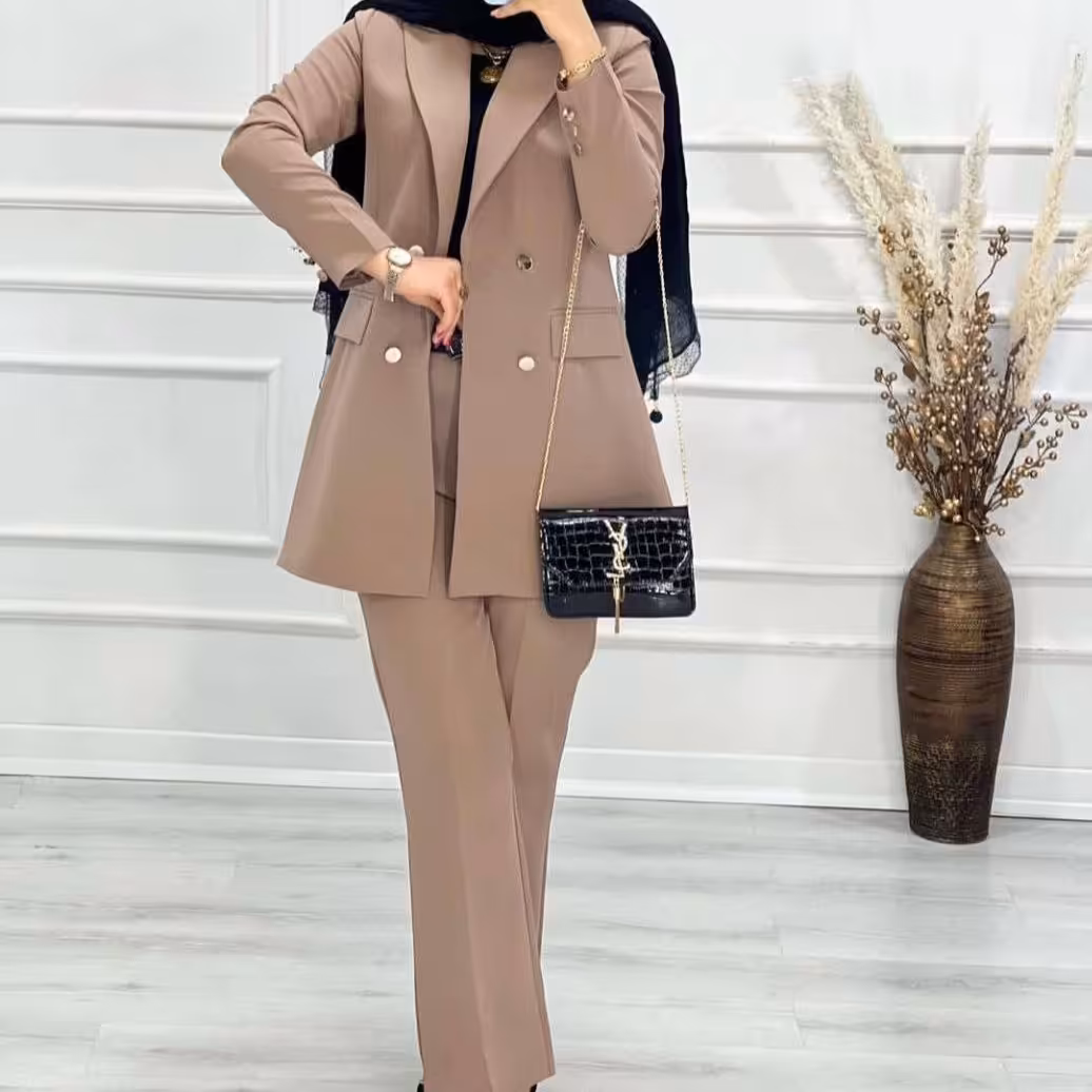 کت و شلوار مجلسی جنس سوپر مازراتی سایزبندی تا 48 با رنگهای شاد و متنوع