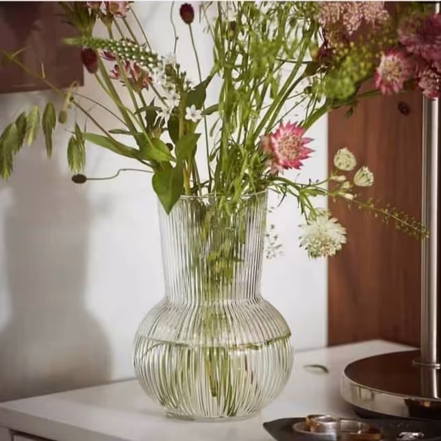 گلدان شیشه ای تیام زیبا وجذاب بسیار باکیفیت دارای ارتفاع 18 سانت