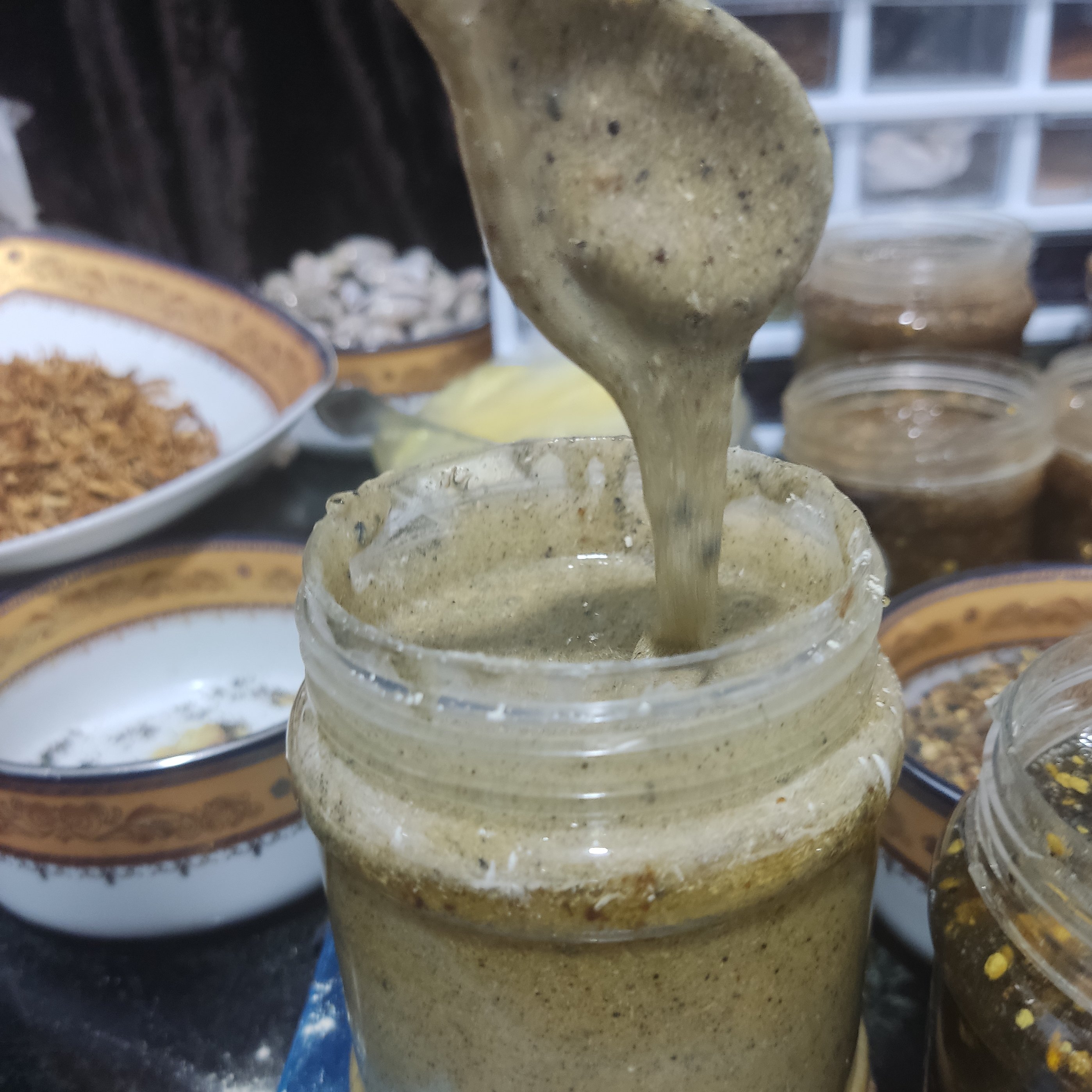 مخلوط عسل و گرده نخل