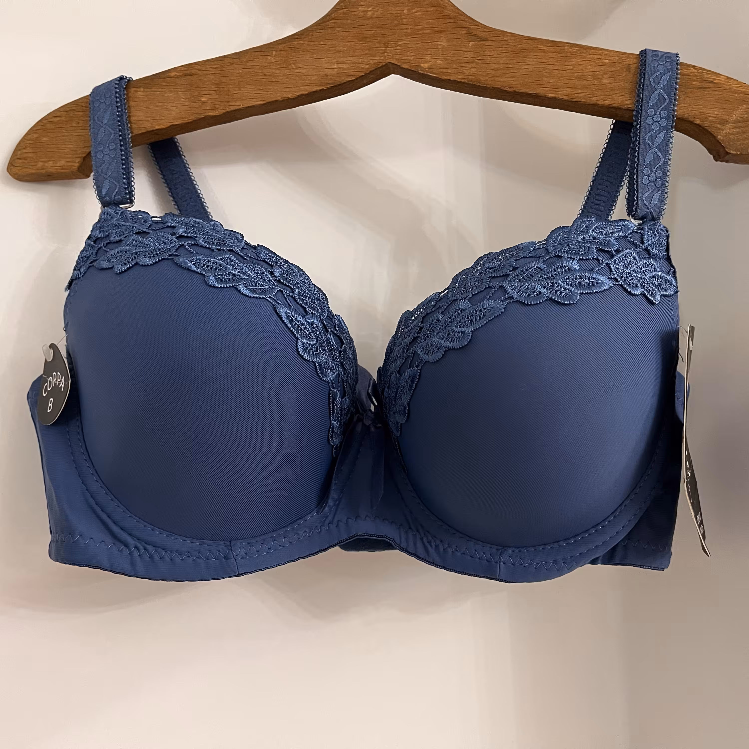 سوتین اسفنجی فنردار باکیفیت و تنخور عالی 