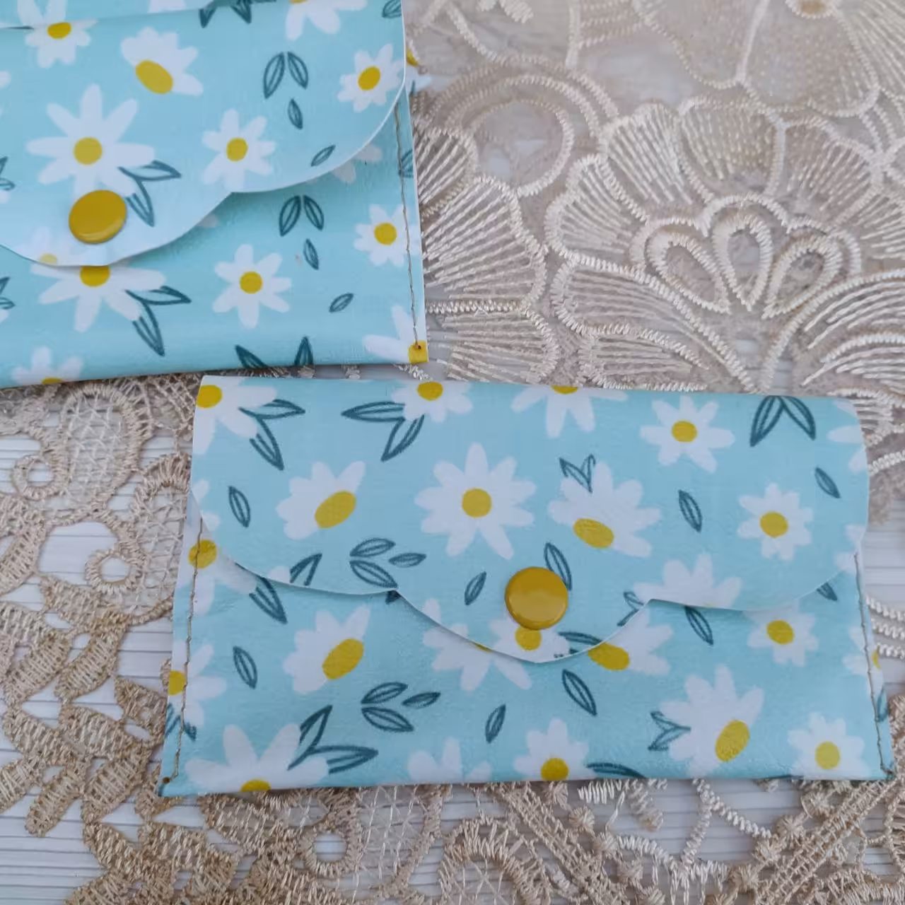 کیف دستمال کاغذی چرمی   جا دستمال کاغذی  فانتزی  چرم بابونه