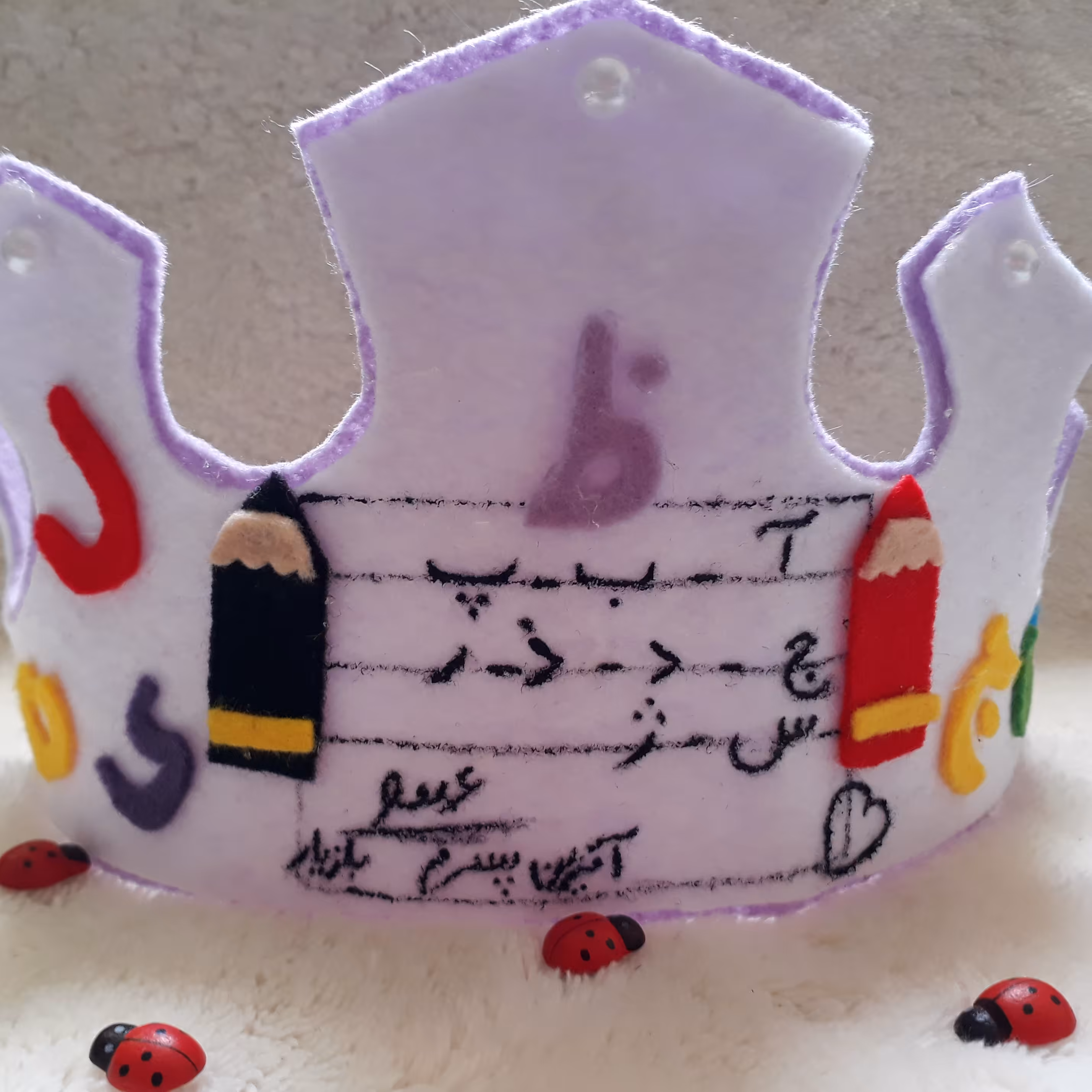 تاج نمدی فارغ التحصیلی قابل اجرا در طرح و رنگ دلخواه شما