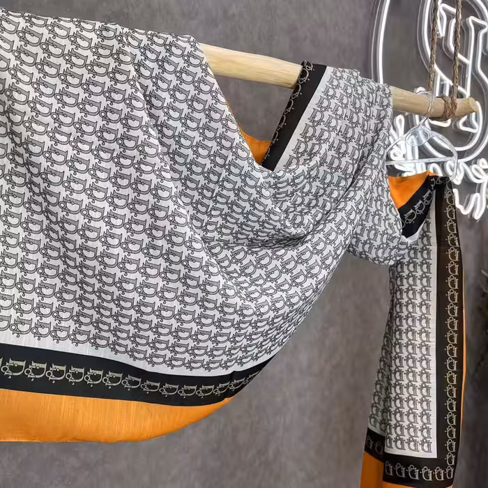 شال نخ اسلپ قواره 200 در 70  تک رنگ ،لیز نمیخوره و ایستایی عالی داره