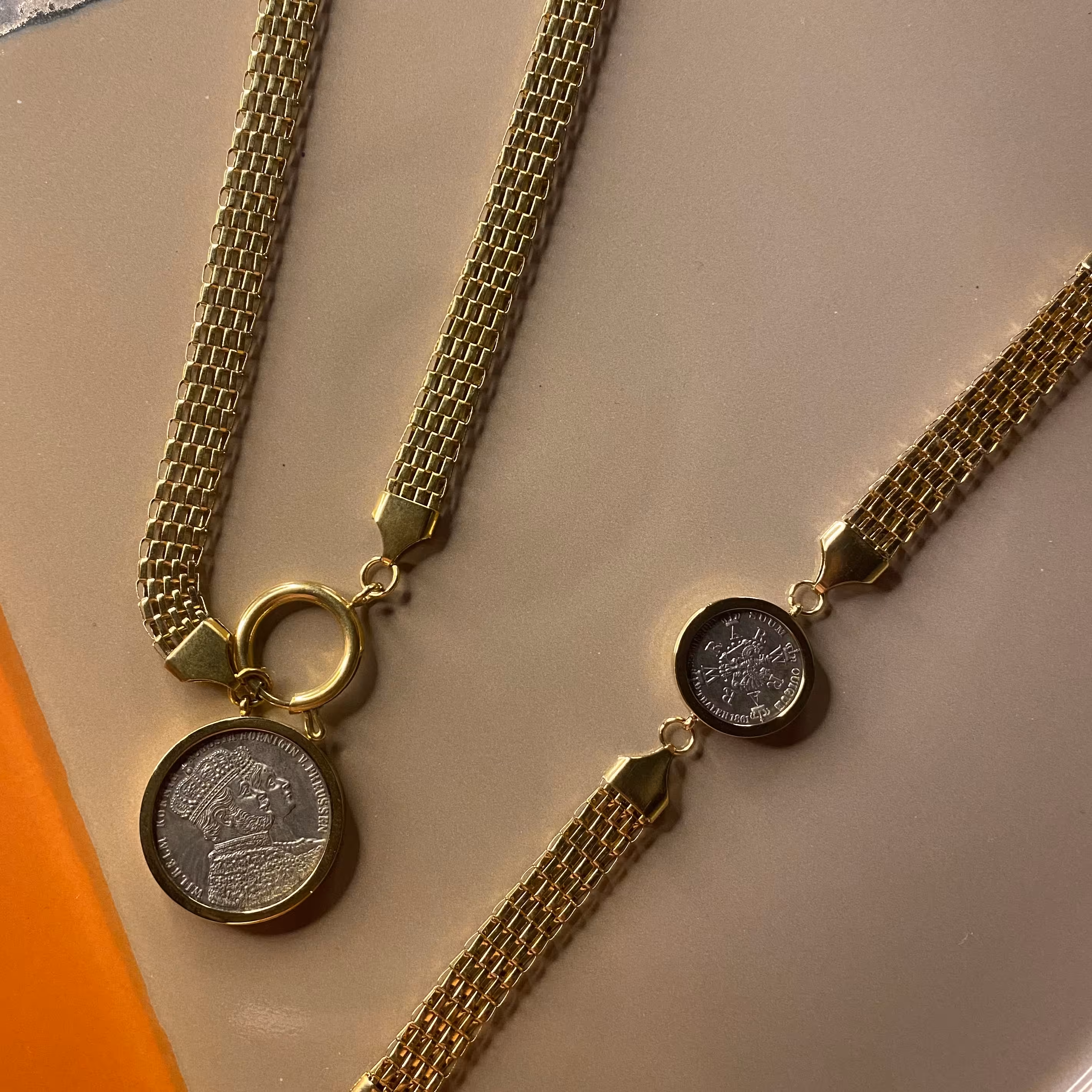 ست گردنبند و دستبند