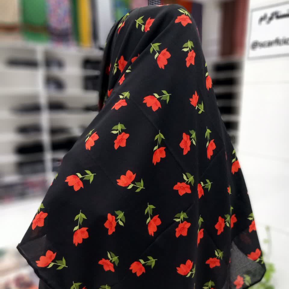 روسری مشکی گل ریز قرمز