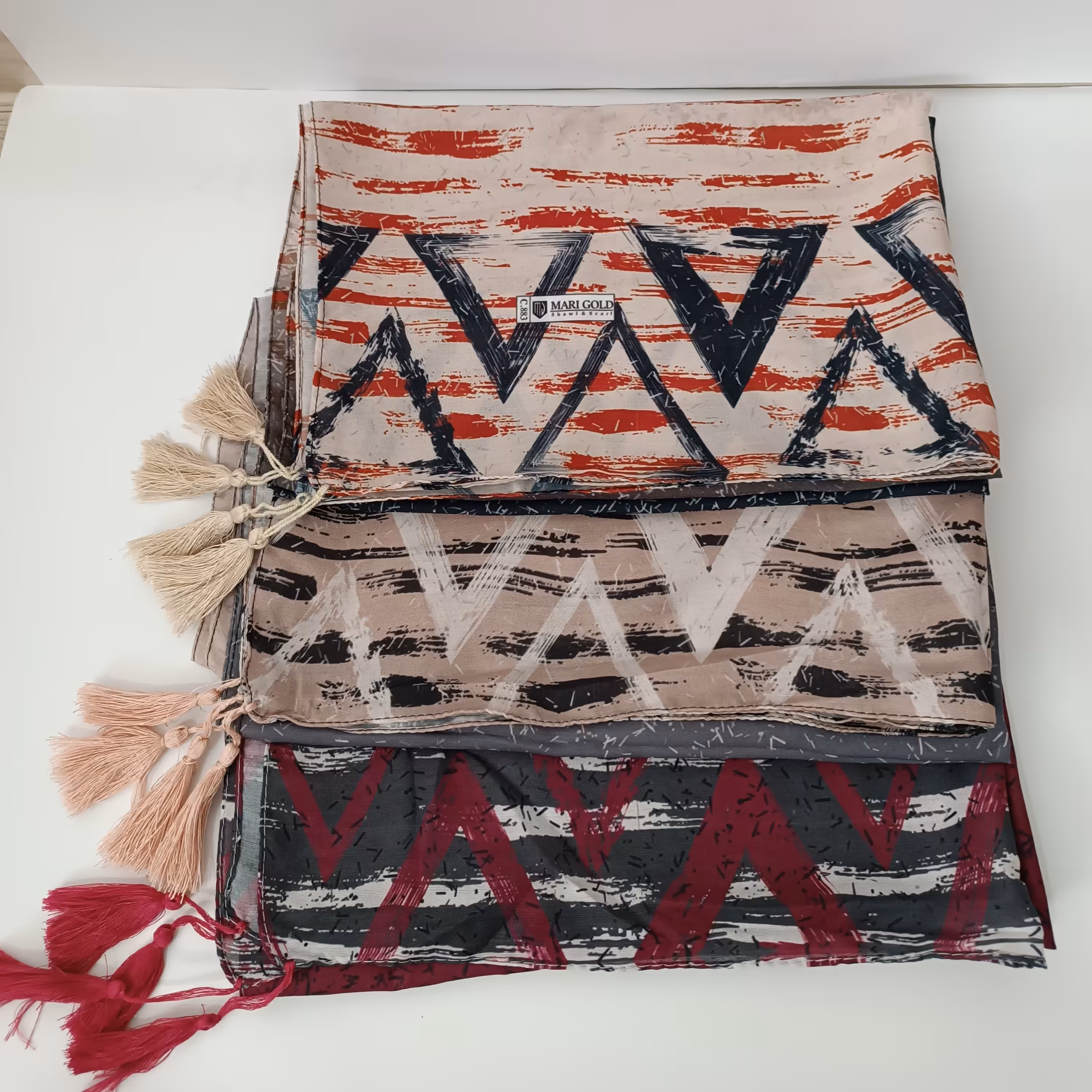 شال نخی درجه یک 
کیفیت عالی منگوله دار