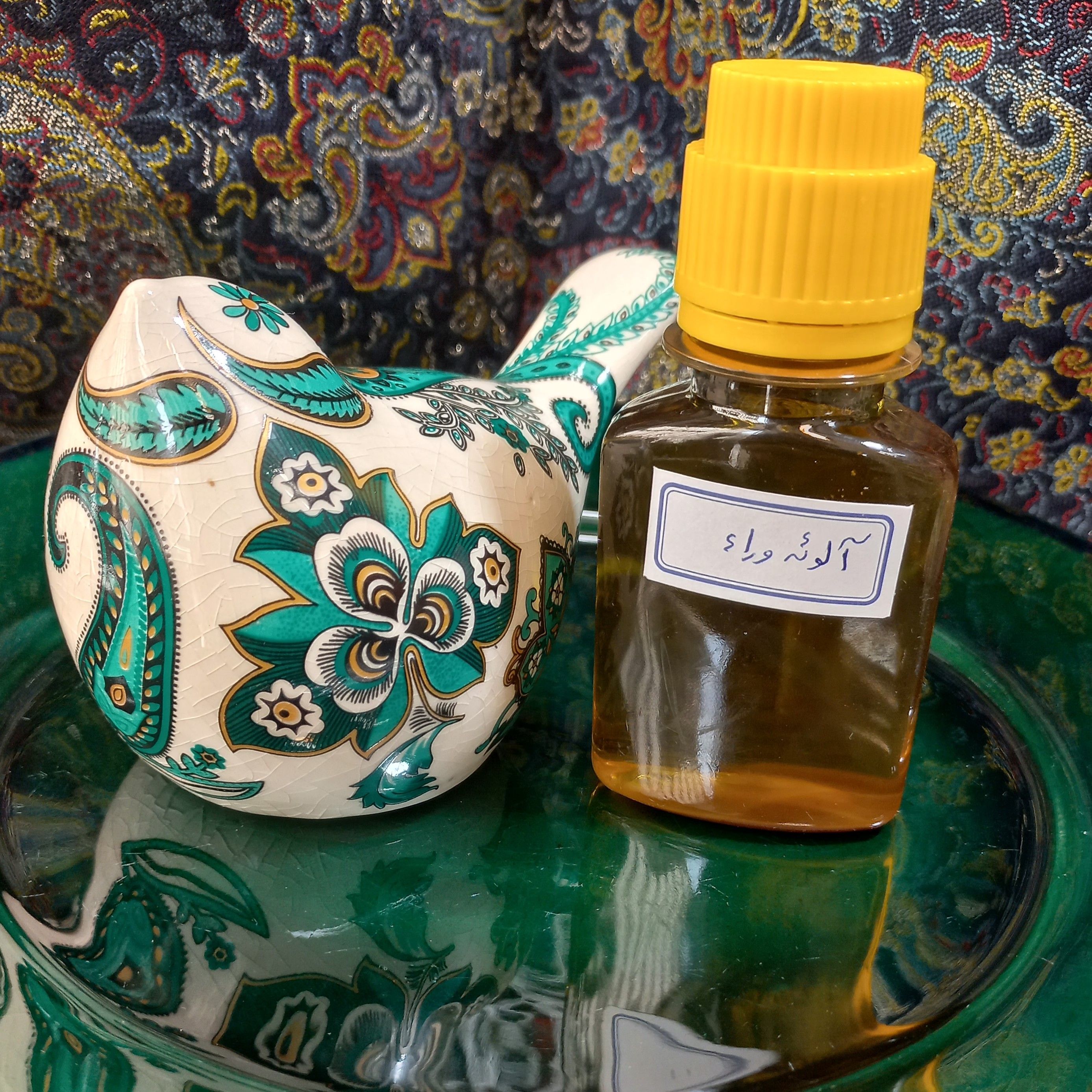 روغن آلوئه وراسفید کننده و روشن کننده پوست - ضد لک پوست - مرطوب کننده و ضد پیری - ترک و خشکی لب - تقویت کننده 