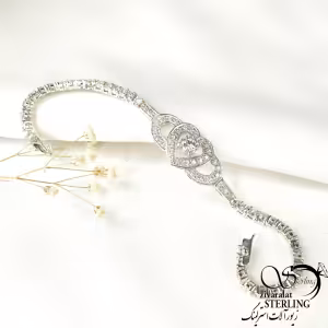 دستبند نقره طرح قلب و نگین کاری