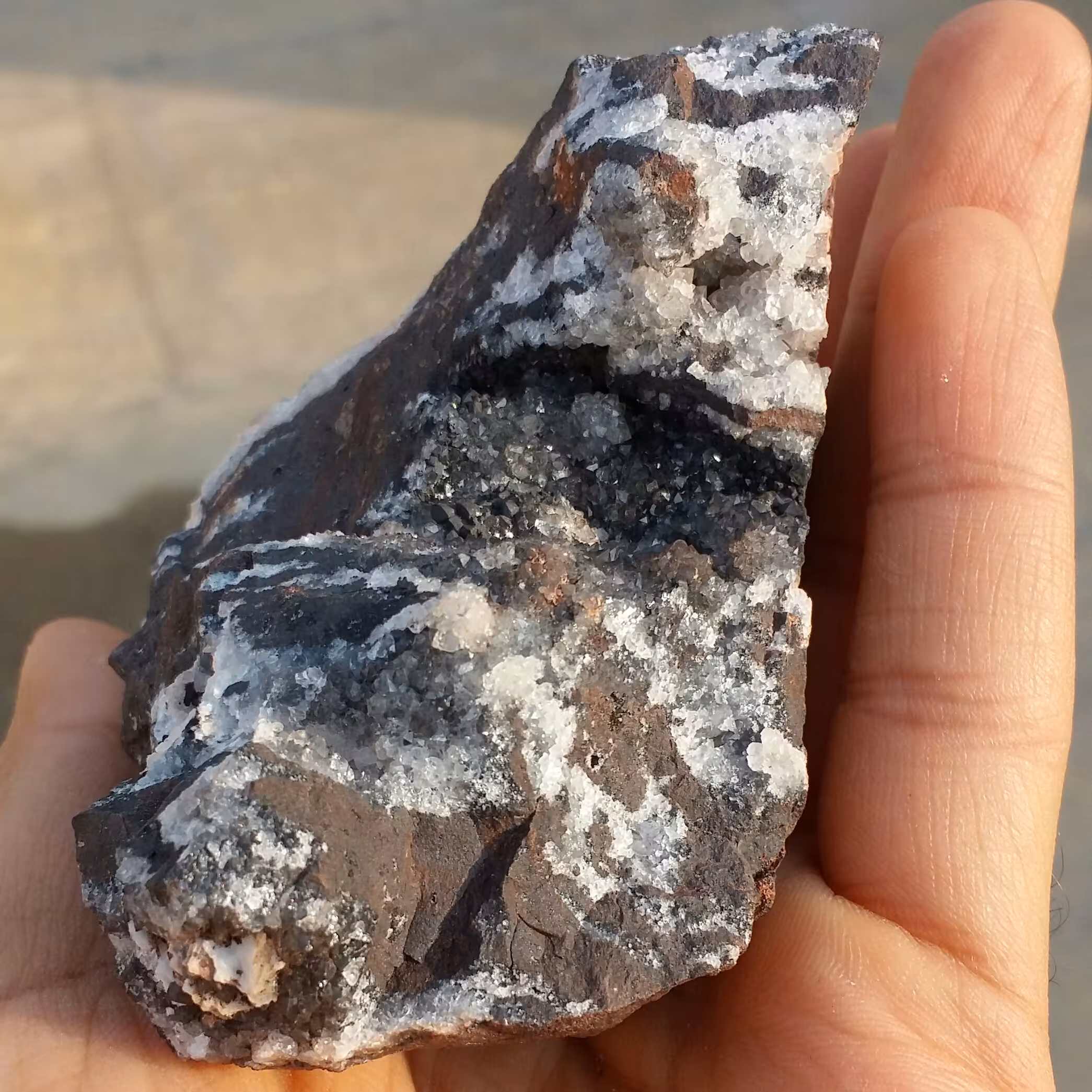 نمونه فوق کلکسیونی غولپیکر همرشدی کلسیت باریت آنالیسم درون بستر سنگ 100 در 100 طبیعی شاهکار خلقت خارق العاده دیدنی