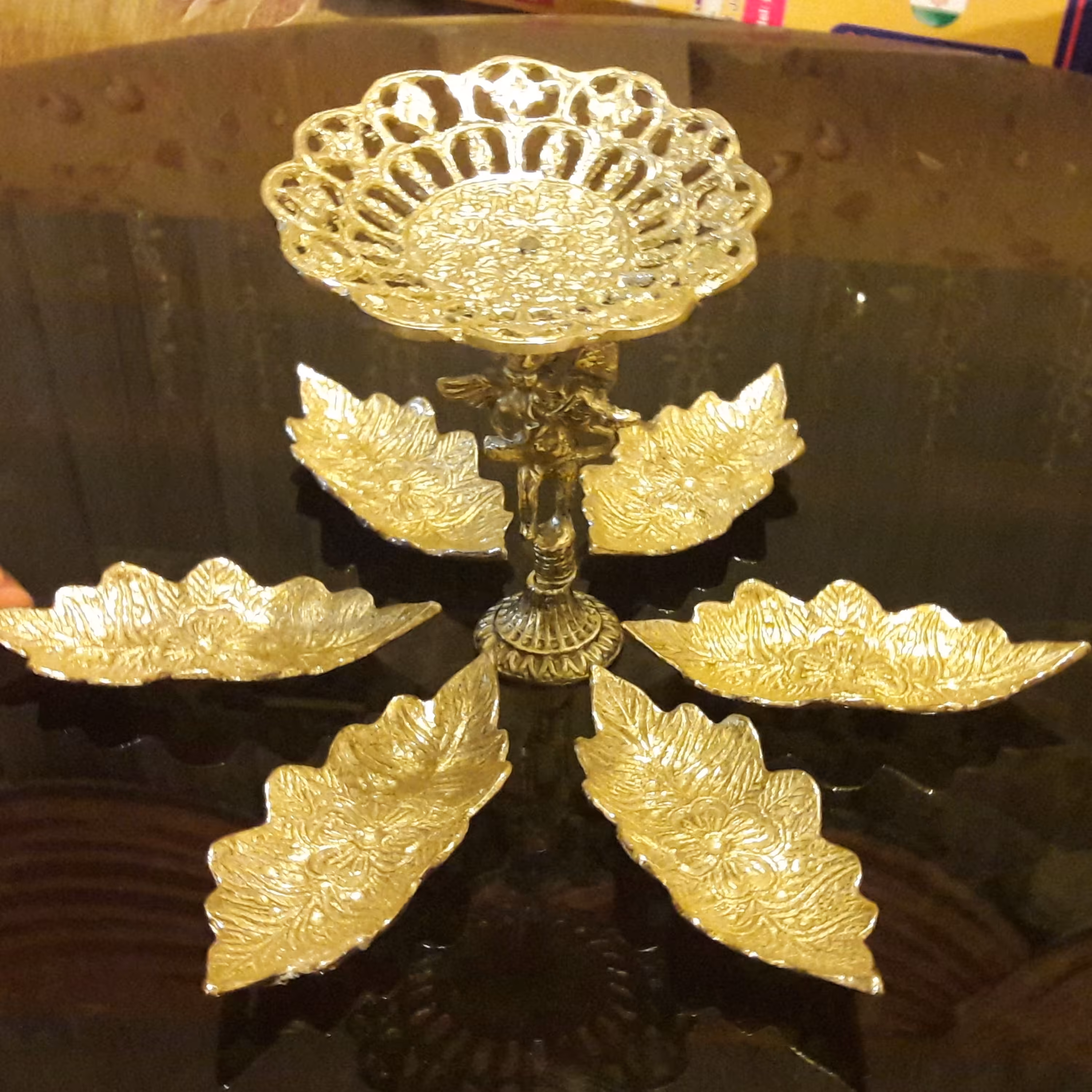 هفت سین برنز گل با جاسبزه پسربچه نوازنده