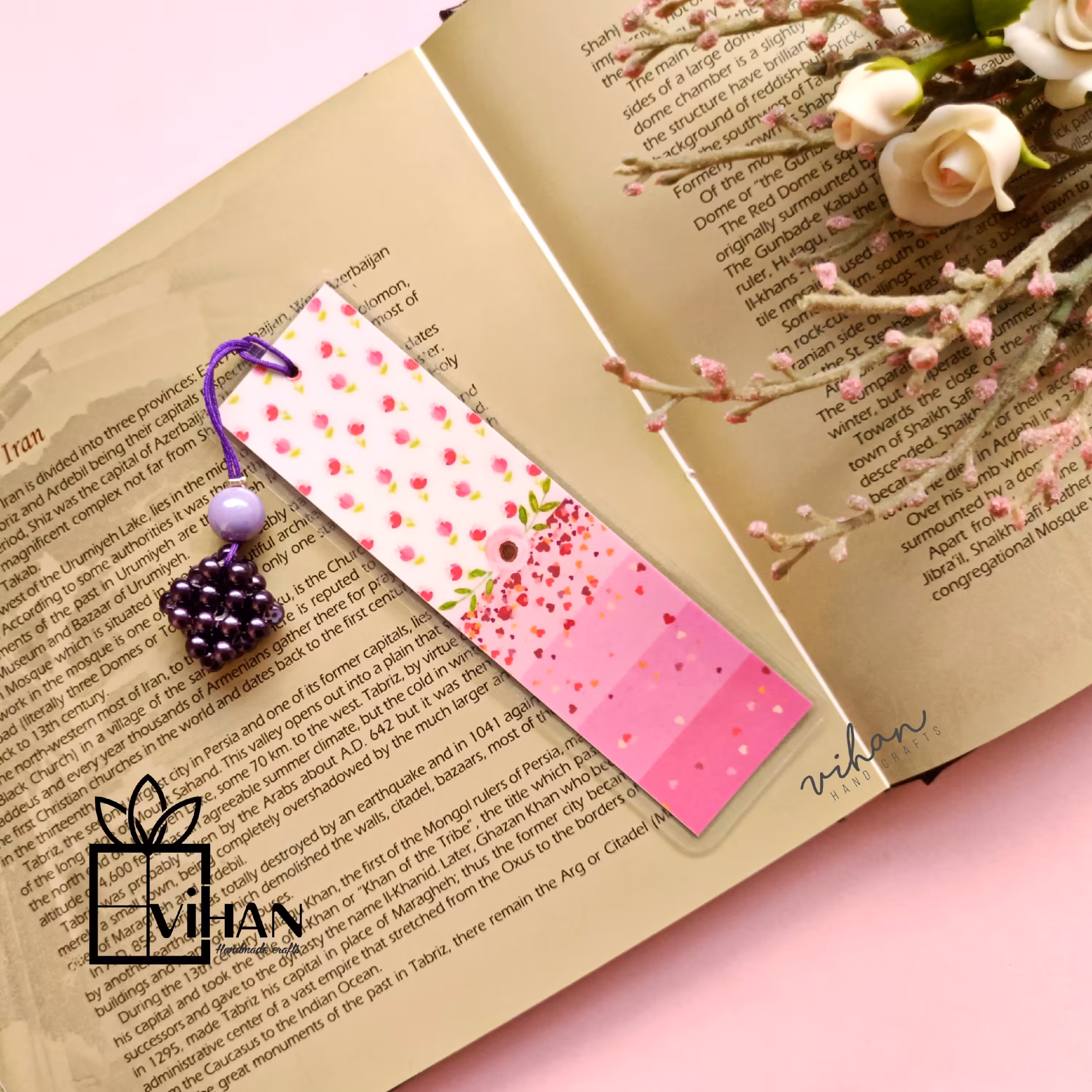 بوک مارک (نشانگر کتاب) فانتزی لمینیت و پانچ شده همراه با آویز مکعب مرواریدی 6