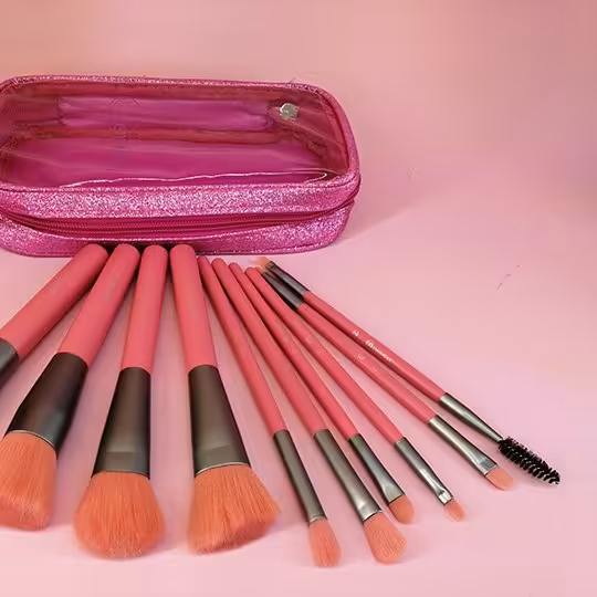 ست براش آرایشی 12 عددی همراه با کیف ،برند bh  بدون ریزش 