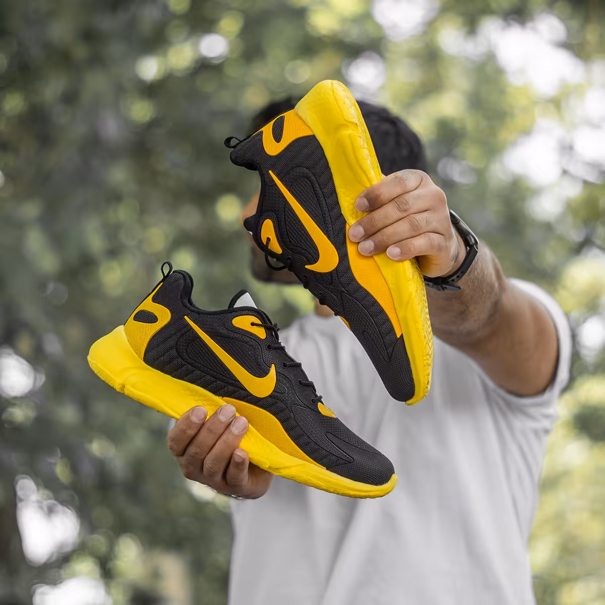 کفش ورزشی Nike مردانه مشکی زرد مدل Madoner