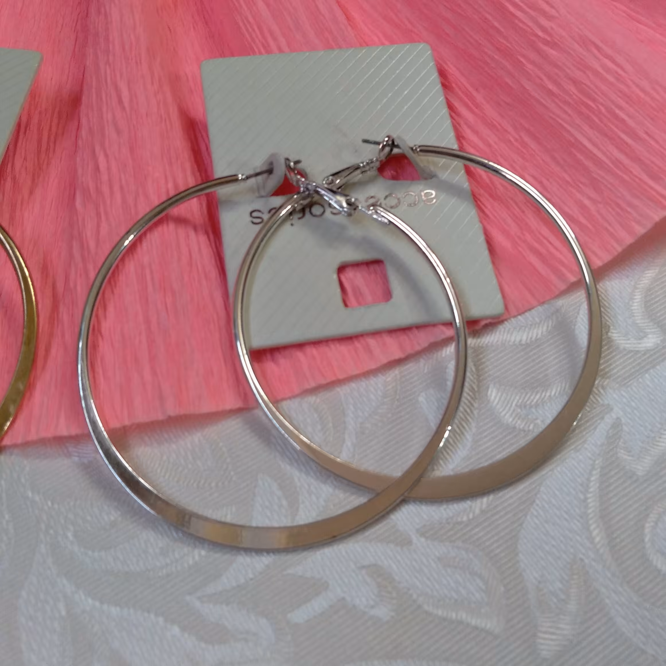 گوشواره حلقه ای بزرگ