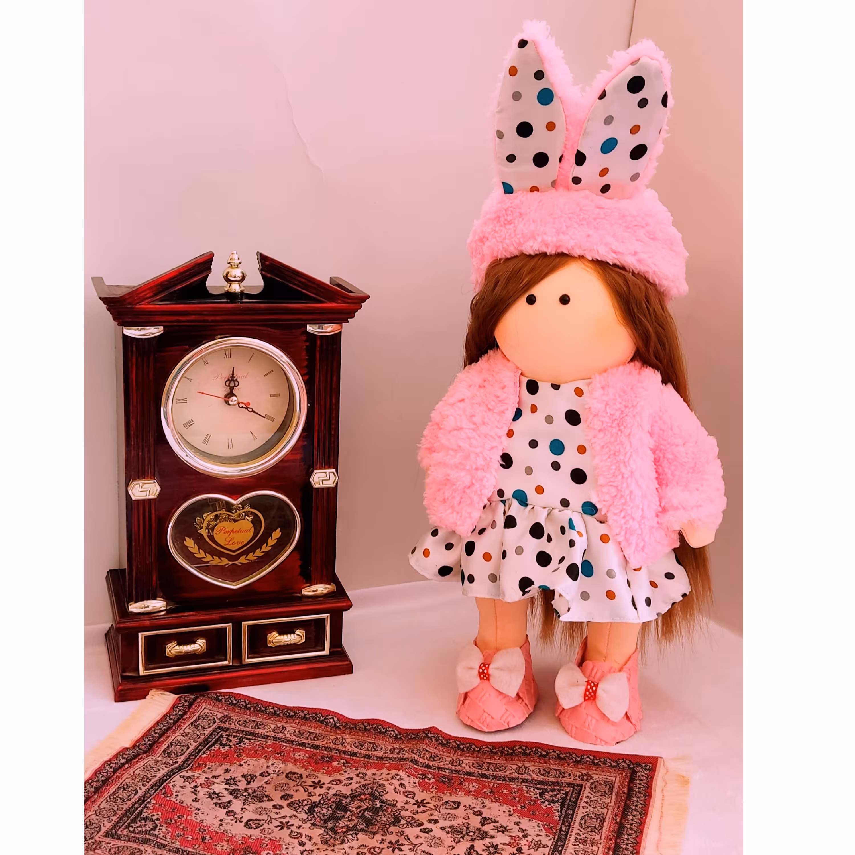 عروسک روسی خرگوشی قد30 سانت بدون نگهدارنده می ایستد میشیند کفش ها از چرم