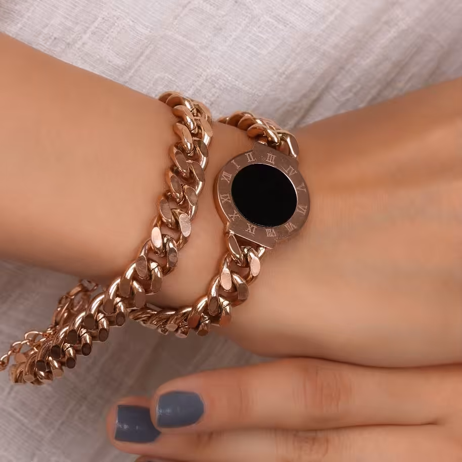 دستبند بولگاری مشکی استیل با زنجیر  کارتیه طلایی